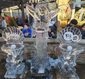 Large Free Standing Mermaid in Center with Free Standing Open Shell on Each Side