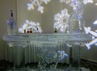 Ice Matters Free Standing Snowflake Bar with Abstract Snowflake Drink Luge