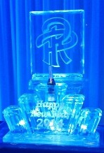 Personalized 5-bottle holder in front of snowfilled logo